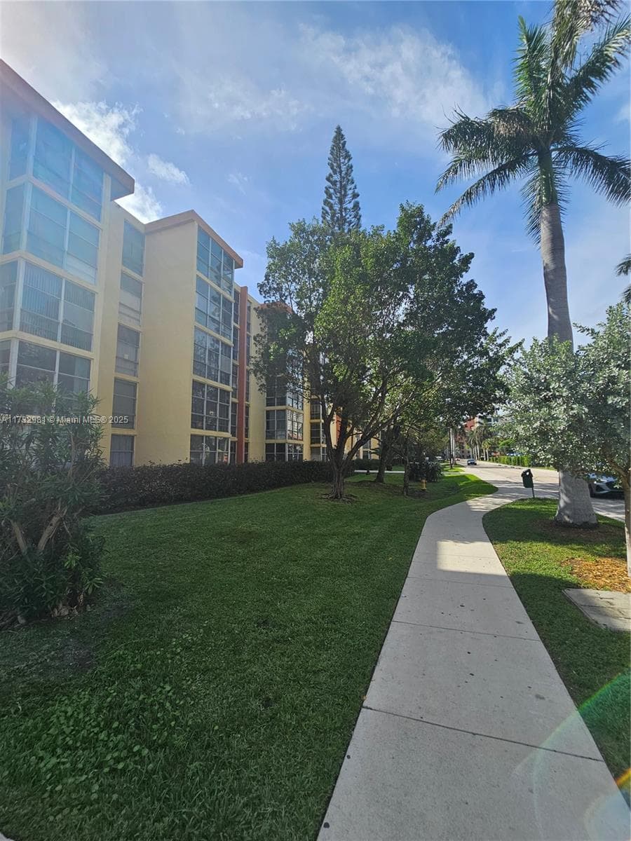 200 172nd St # 102, Sunny Isles Beach, FL 33160 — zdjęcie 2