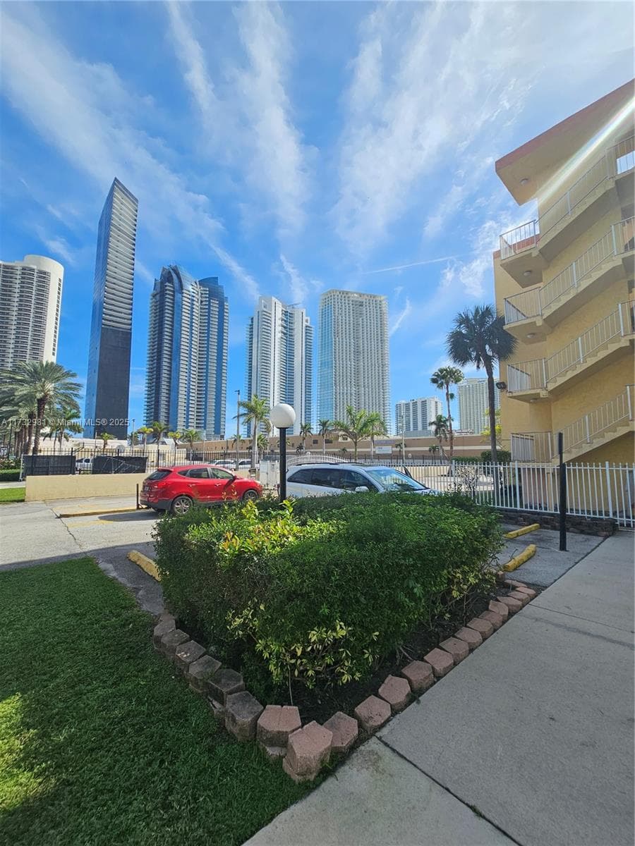 200 172nd St # 102, Sunny Isles Beach, FL 33160 — zdjęcie 5