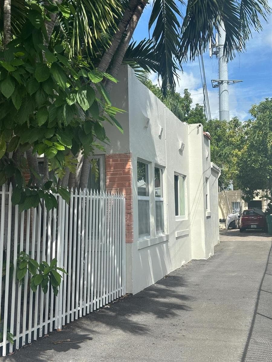 675 NW 34th Street, Miami, FL 33127 — zdjęcie 4