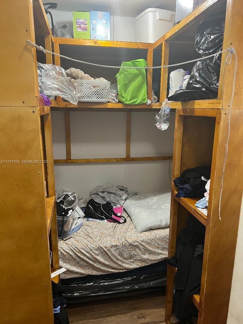 2381 NE 137 ST, North Miami Beach, FL 33181 — zdjęcie 4