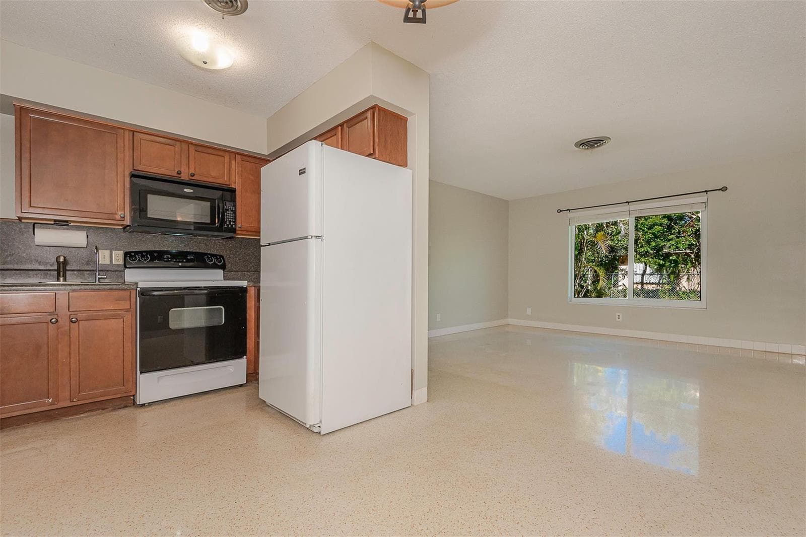 321 SE 1st Avenue, Pompano Beach, FL 33060 — zdjęcie 4