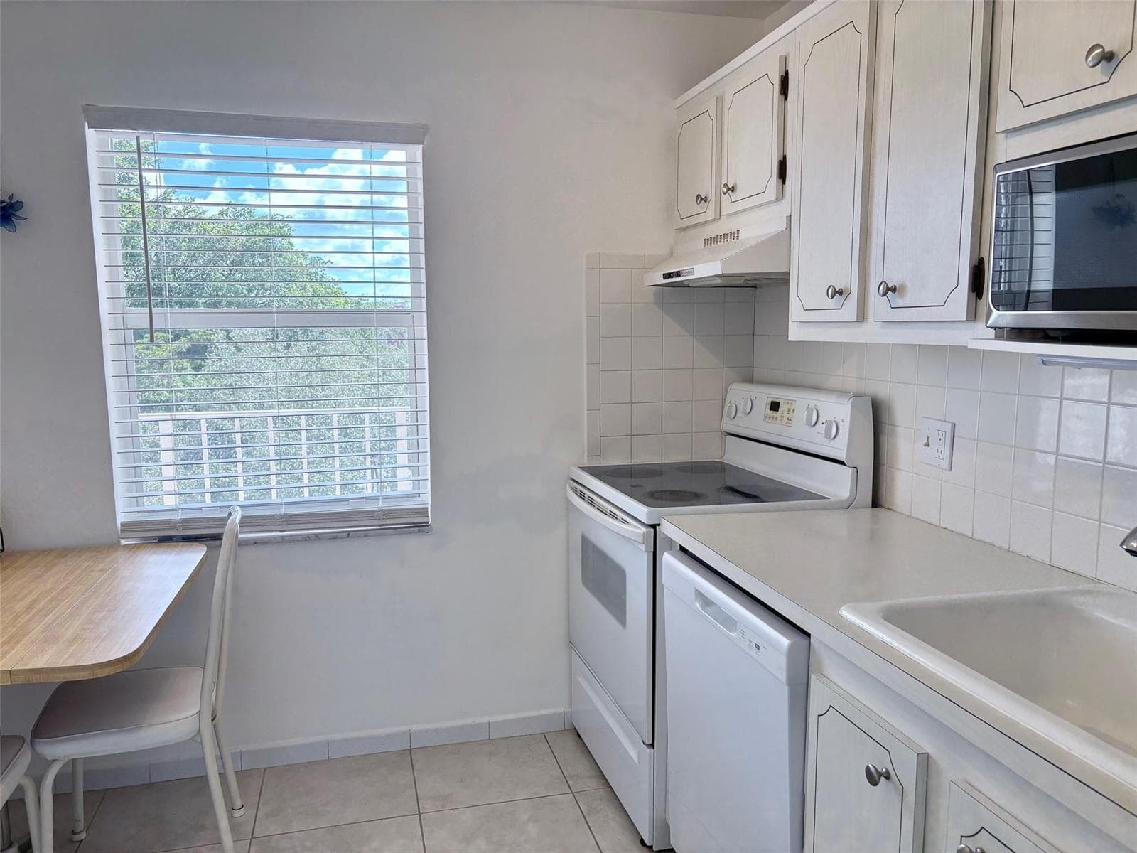 1055 Country Club Drive # 404, Margate, FL 33063 — zdjęcie 4