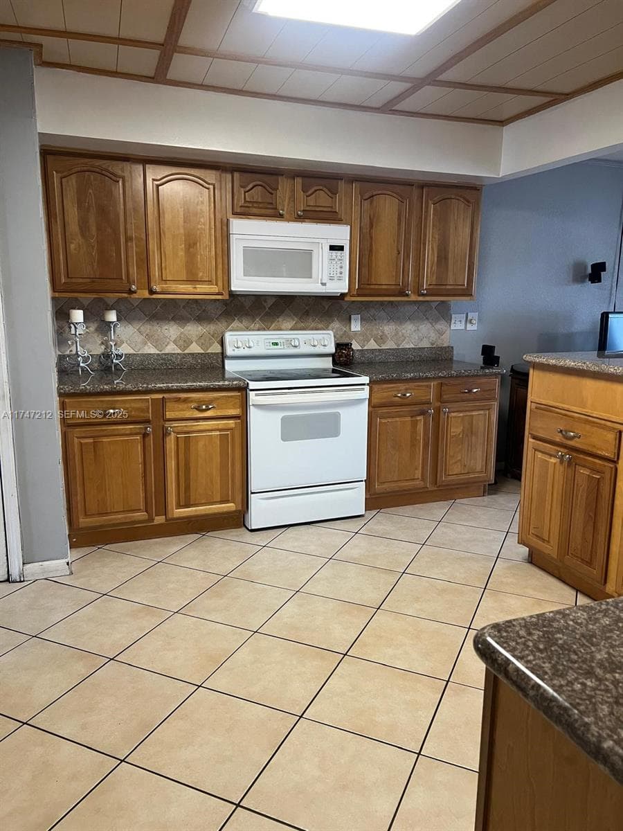 3057 Coral Springs Dr # 102, Coral Springs, FL 33065 — zdjęcie 2