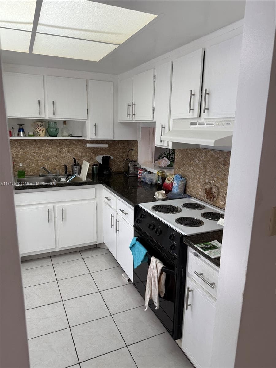 18555 NE 14th Ave # 618, Miami, FL 33179 — zdjęcie 3