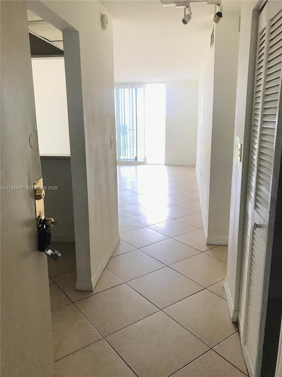 16950 W Dixie Hwy A631 Hwy # 631, North Miami Beach, FL 33160 — zdjęcie 4
