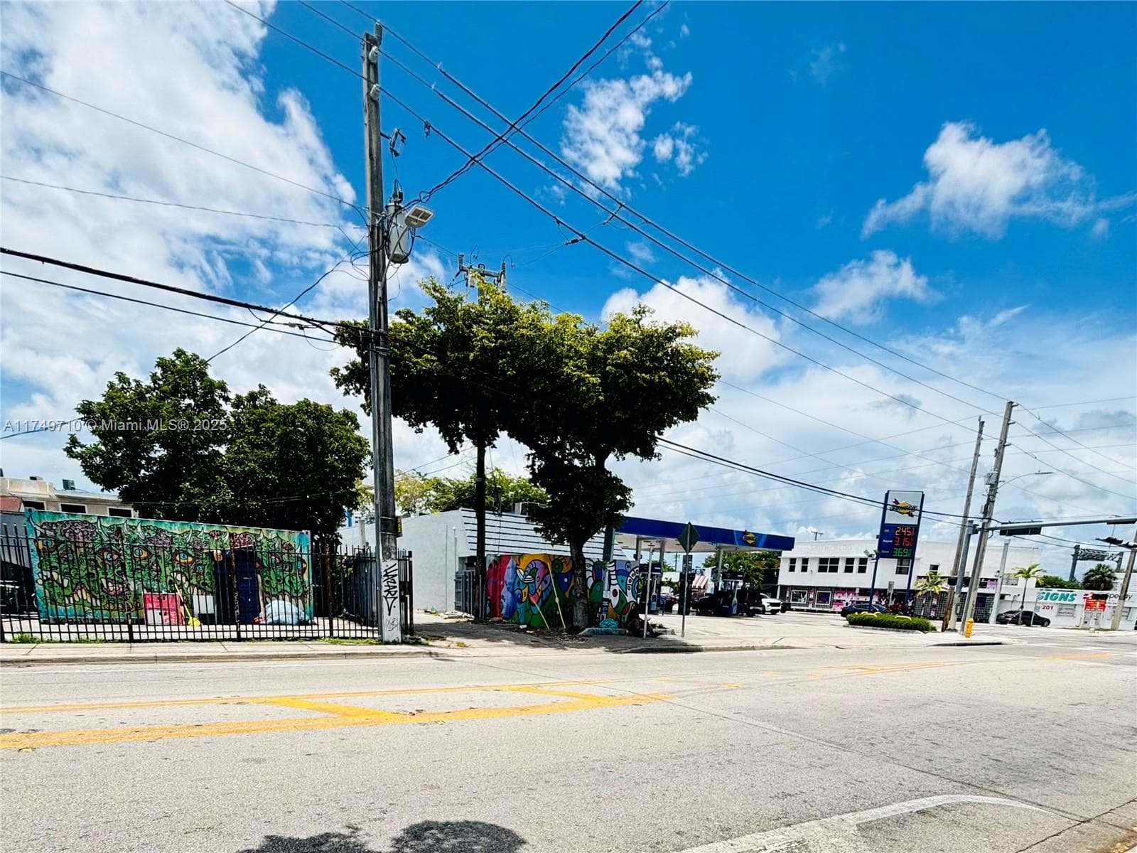 203 NW 35th St, Miami, FL 33127 — zdjęcie 3