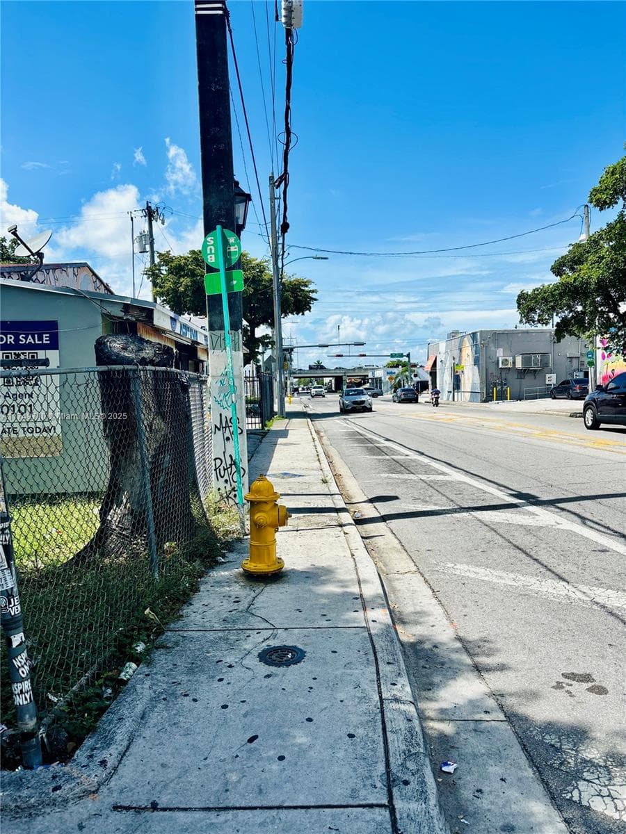 203 NW 35th St, Miami, FL 33127 — zdjęcie 5