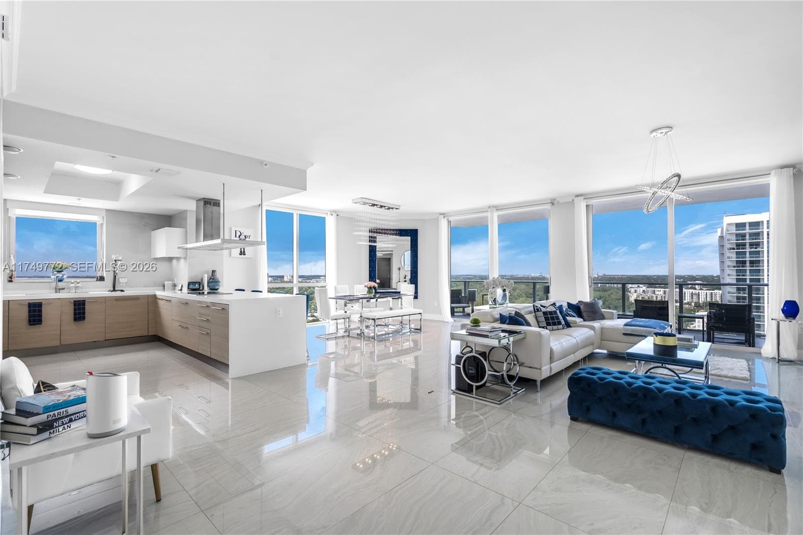 17111 Biscayne Blvd # 2001, North Miami Beach, FL 33160 — zdjęcie 2