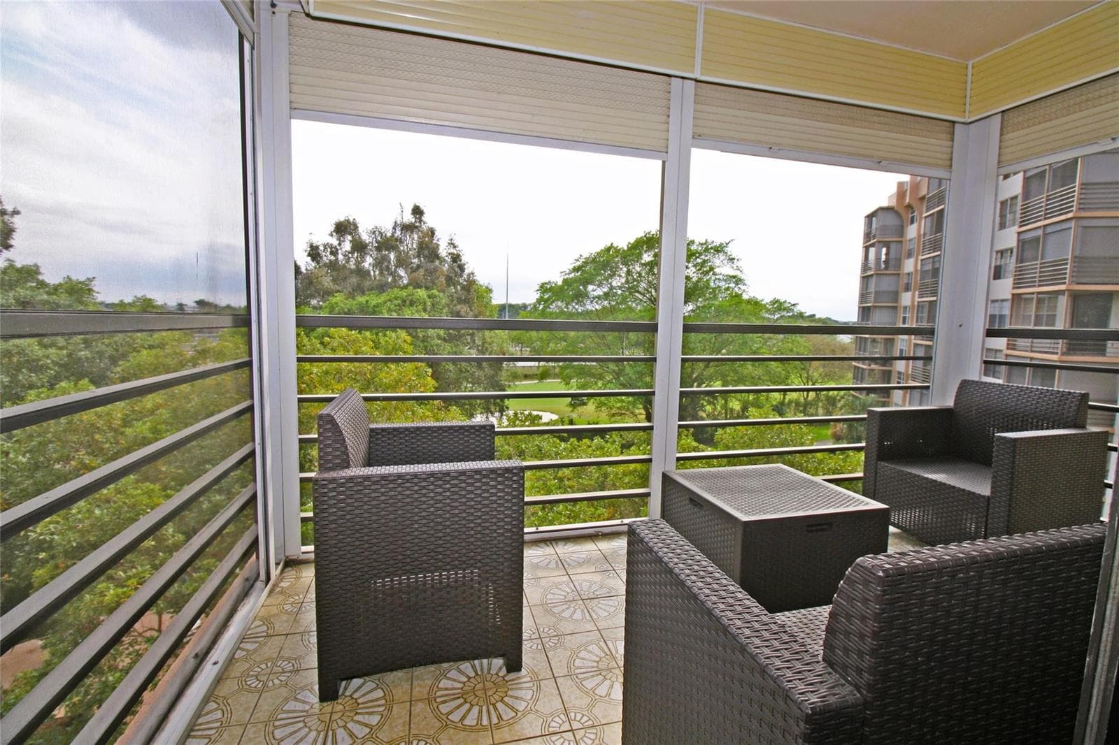 1100 Saint Charles Place # 521, Pembroke Pines, FL 33026 — zdjęcie 2