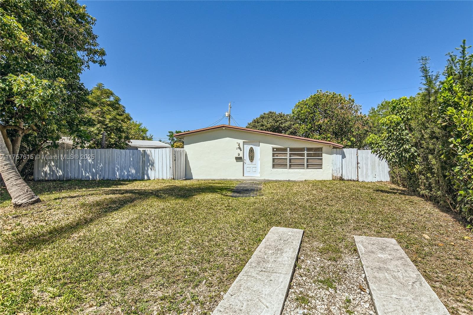 1753 NE 178th St, North Miami Beach, FL 33162