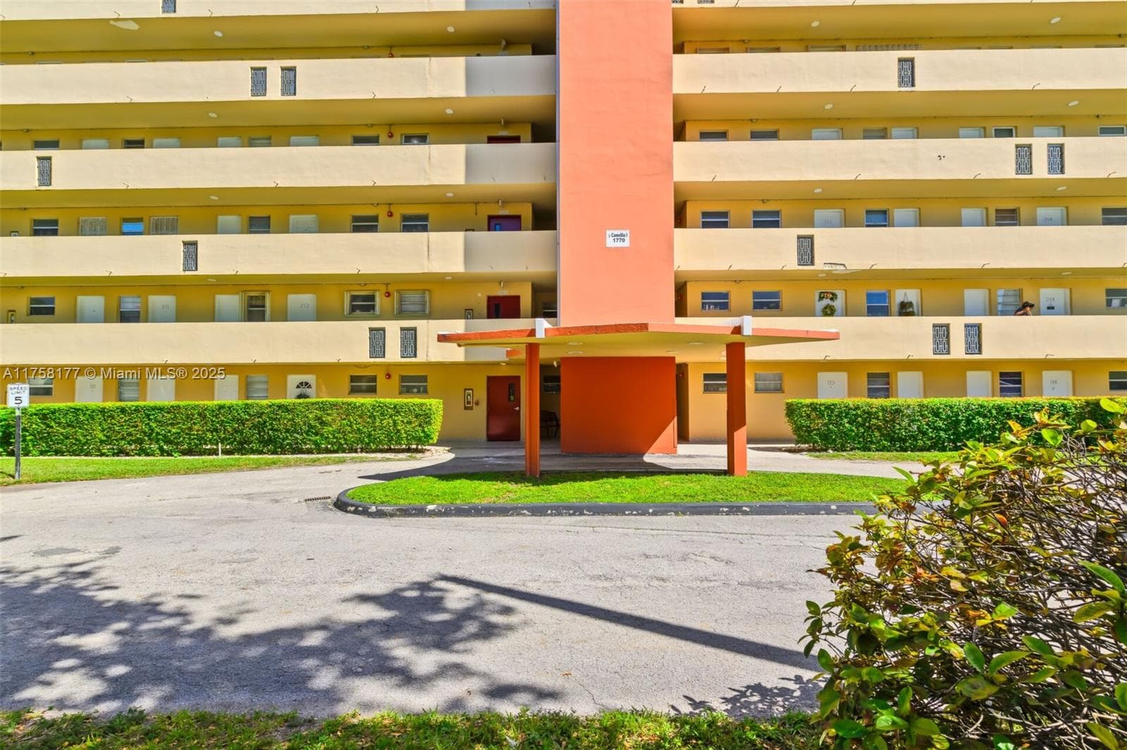 1770 NE 191st St # 508-1, Miami, FL 33179 — zdjęcie 3