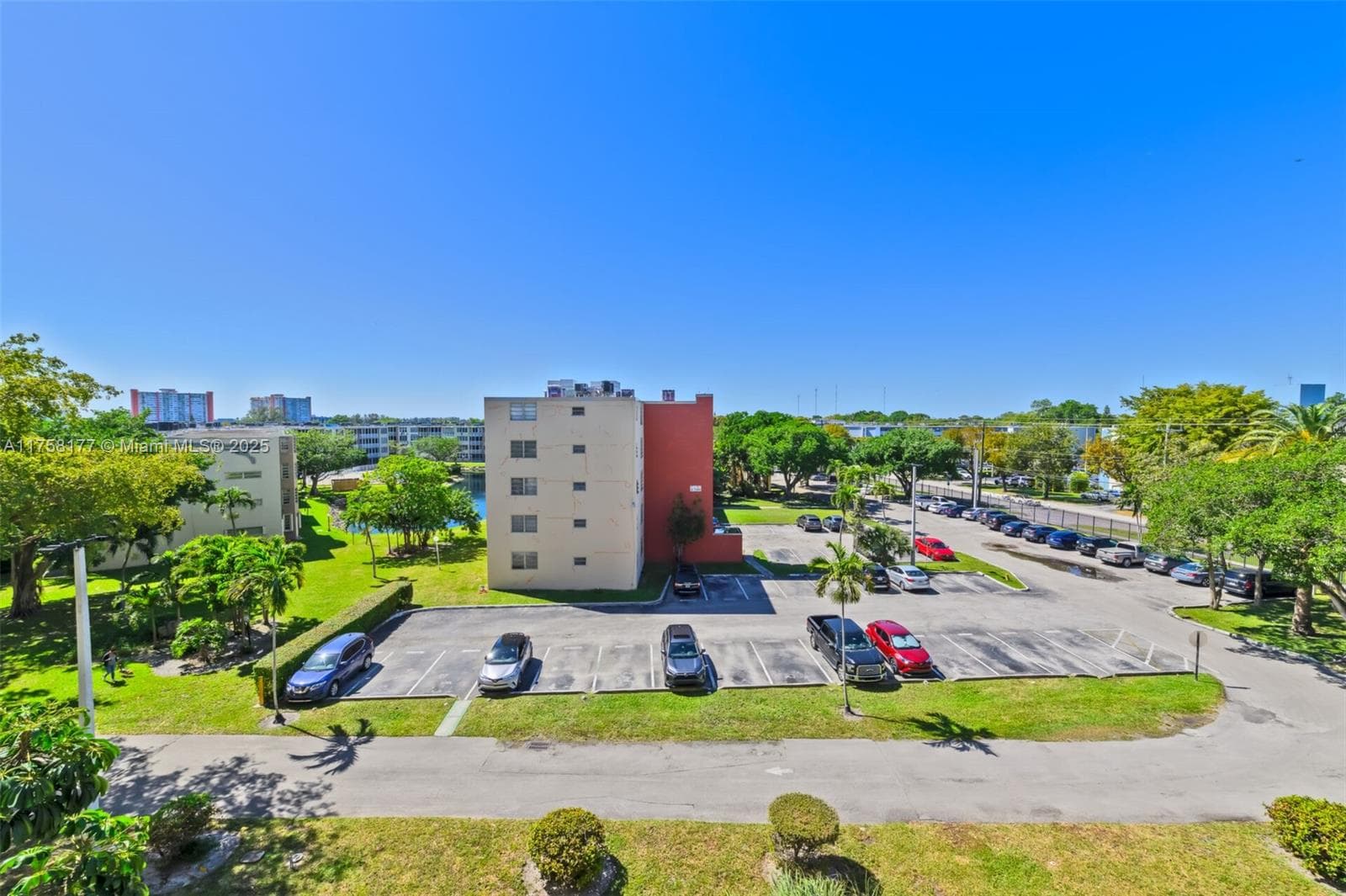 1770 NE 191st St # 508-1, Miami, FL 33179 — zdjęcie 5