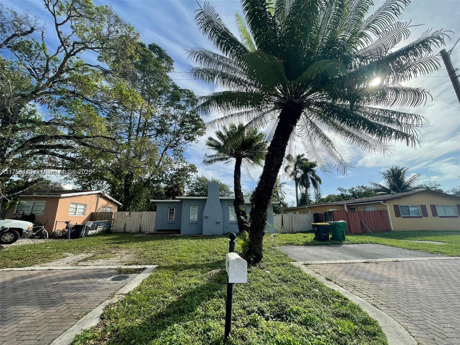 4896 SW 28th Ter, Dania Beach, FL 33312