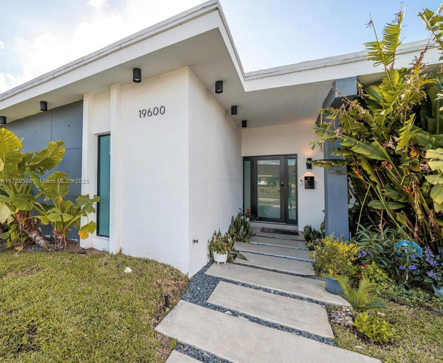 19600 NE 19th Ave, Miami, FL 33179 — zdjęcie 3