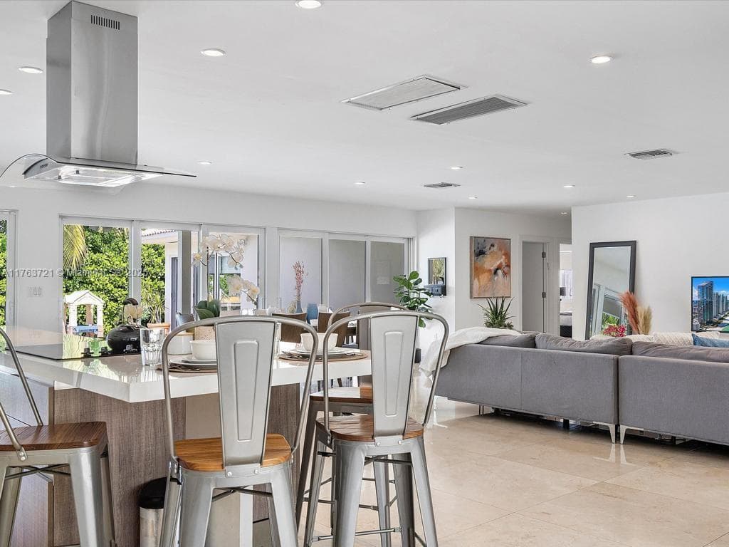 16473 NE 31st Ave, North Miami Beach, FL 33160 — zdjęcie 4
