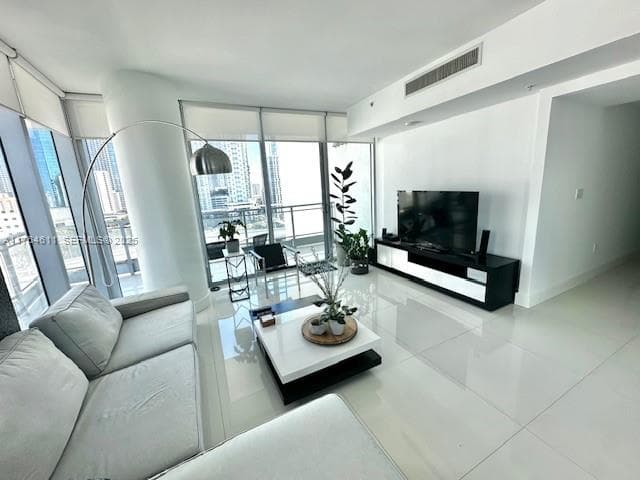 92 SW 3rd St # 1410, Miami, FL 33130 — zdjęcie 4