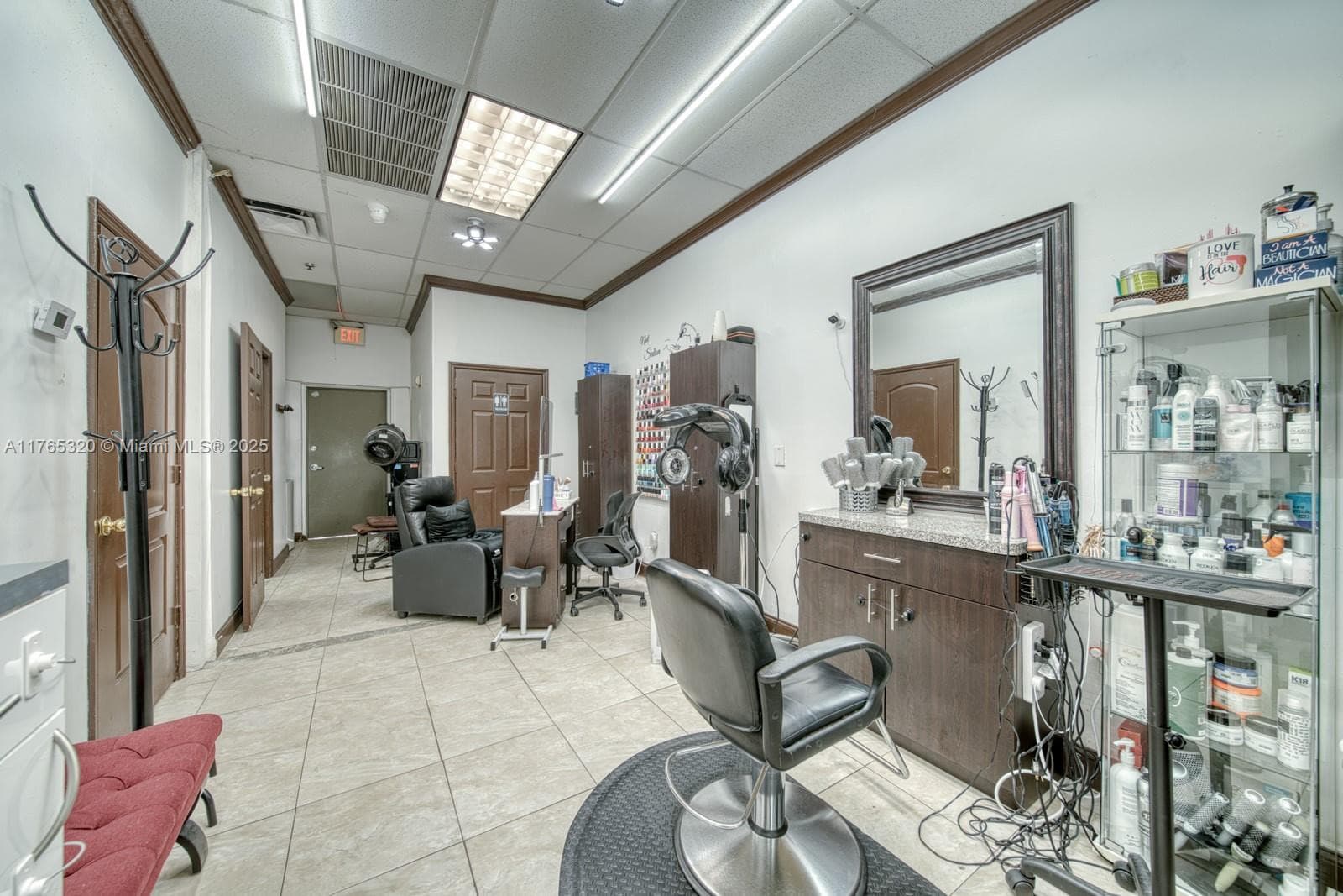 Beauty Salon For Sale On 8th St, Miami, FL 33184 — zdjęcie 5