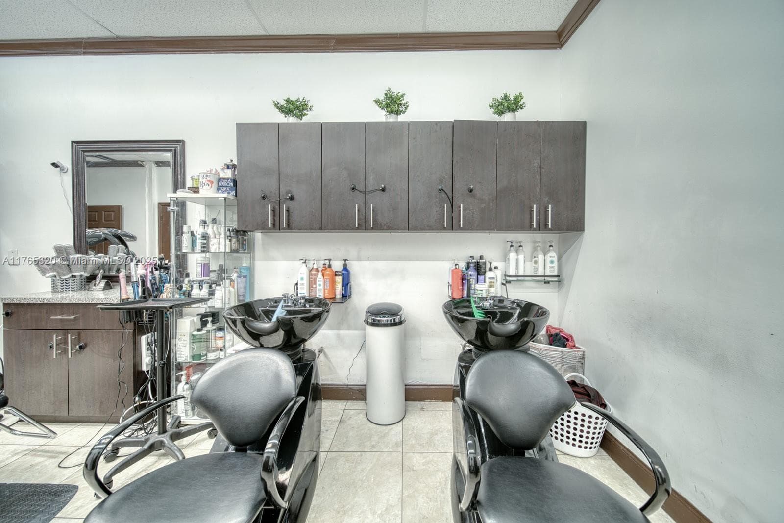 Beauty Salon For Sale On 8th St, Miami, FL 33184 — zdjęcie 4