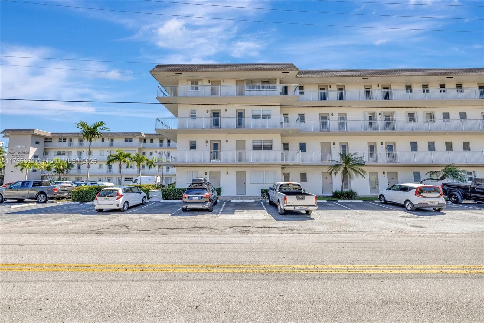2200 Diana Dr # 111, Hallandale Beach, FL 33009 — zdjęcie 2