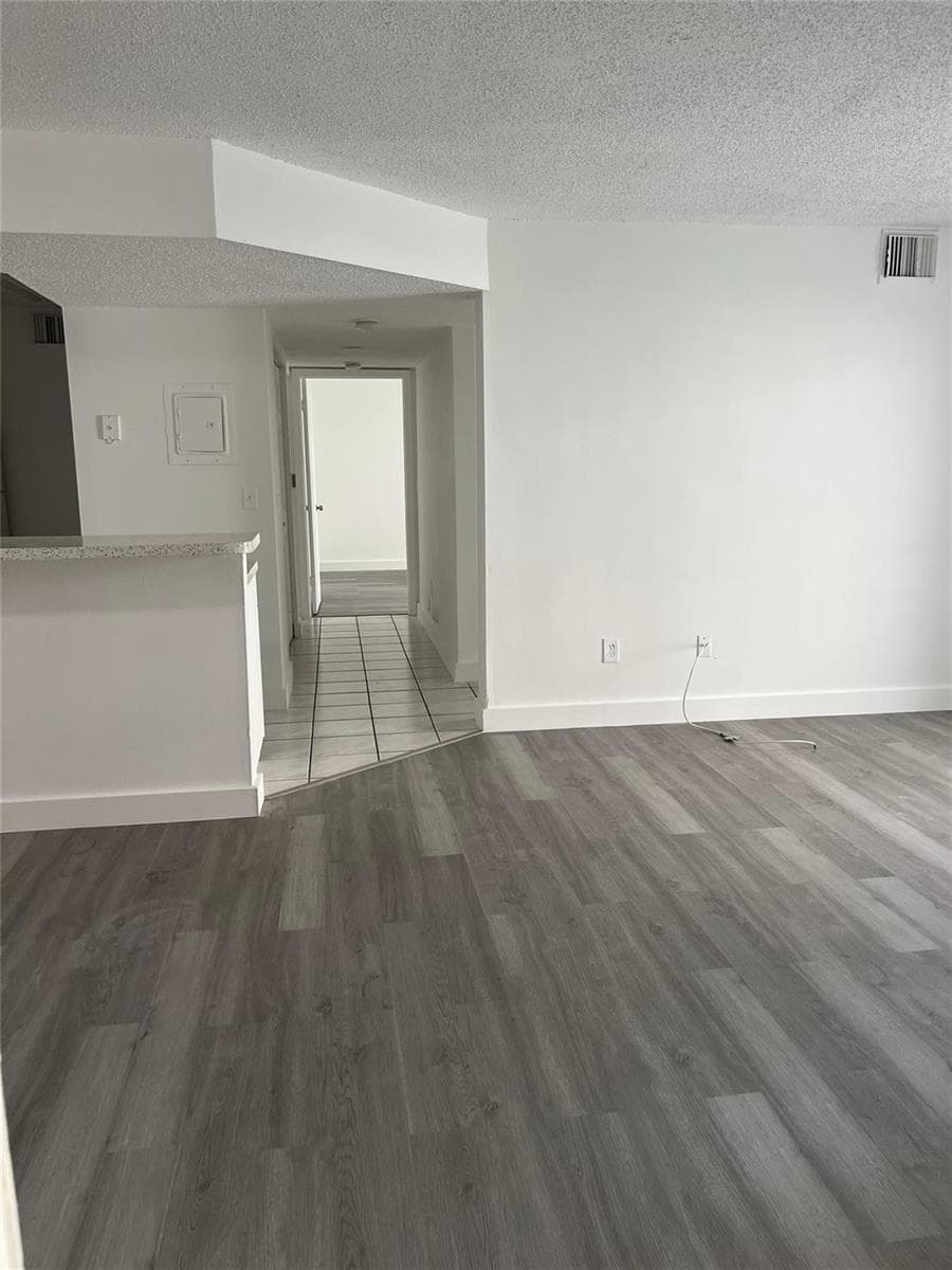 18860 NW 57th Avenue # 106, Hialeah, FL 33015 — zdjęcie 3