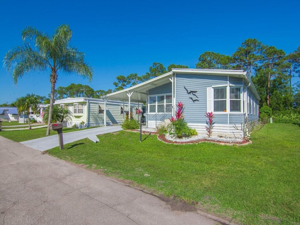 22 Mediterranean East Boulevard E, Port St. Lucie, FL 34952 — zdjęcie 2