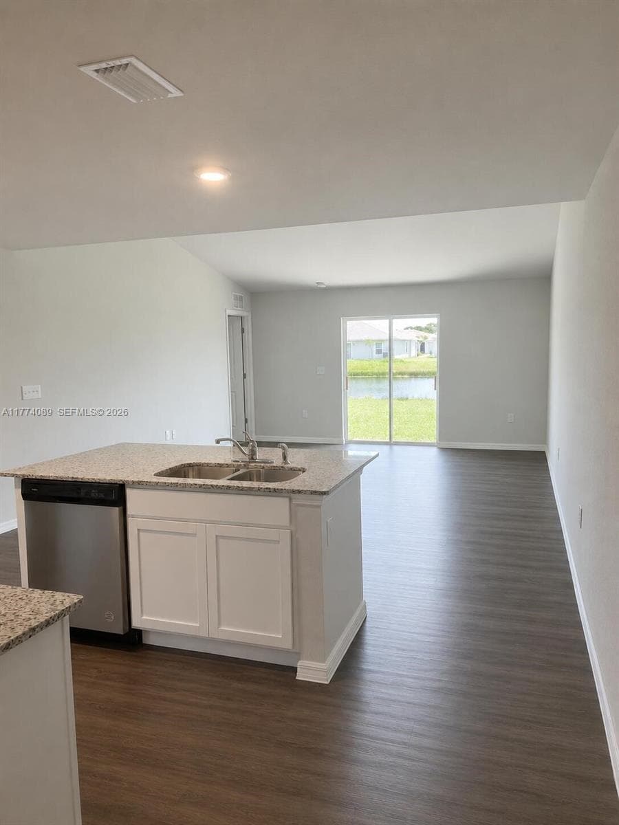 9084 Aegean Cir, Lehigh Acres, FL 33936 — zdjęcie 5