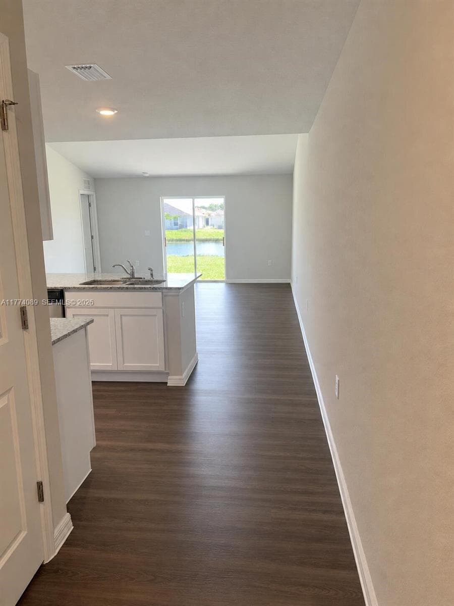 9084 Aegean Cir, Lehigh Acres, FL 33936 — zdjęcie 4