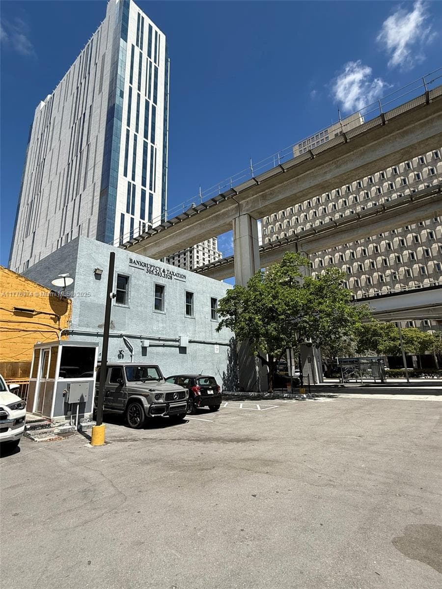16 SW 1st Ave, Miami, FL 33130