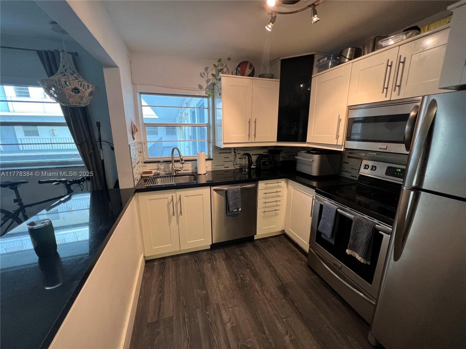 221 Meridian Ave # 206, Miami Beach, FL 33139