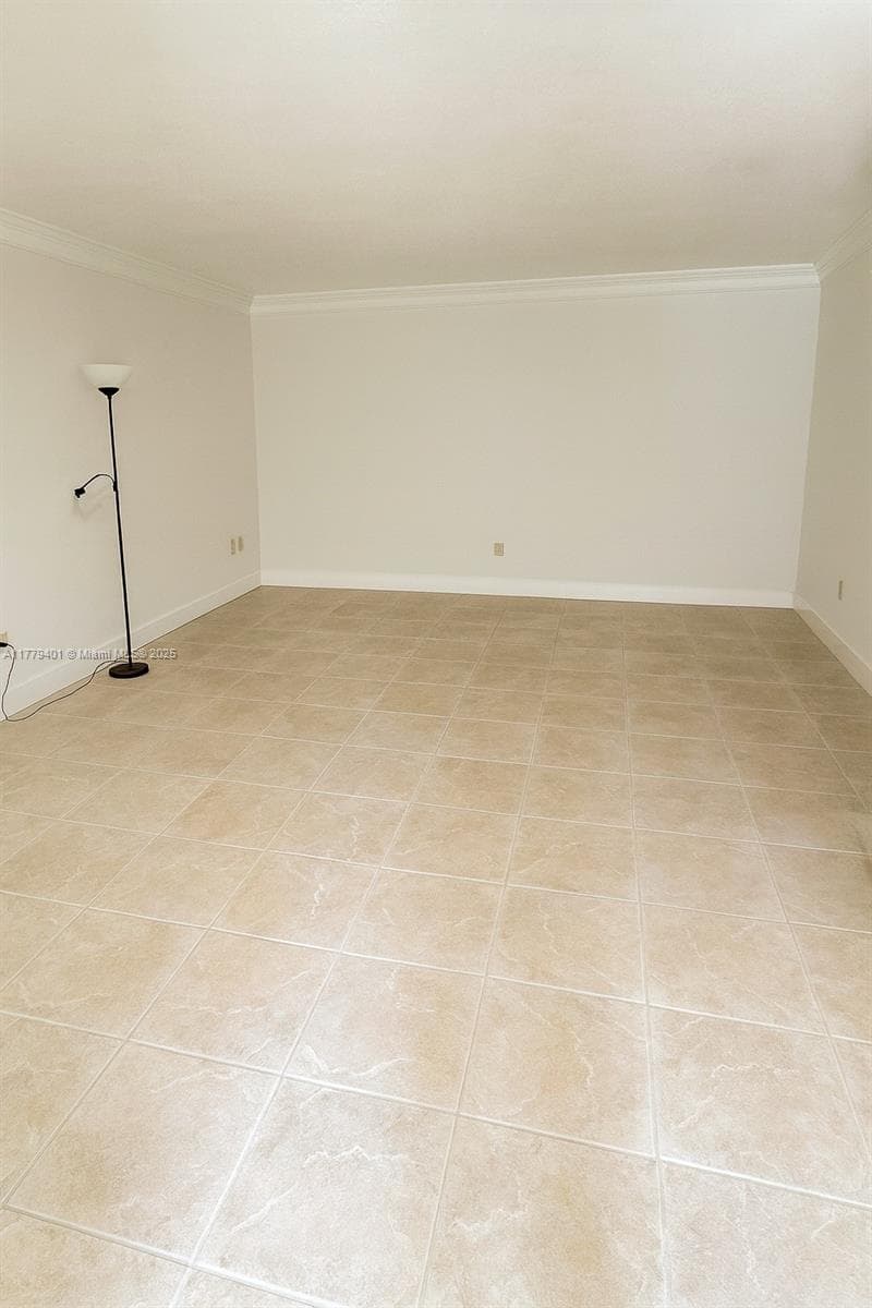 800 NE 199th St # 105D, Miami, FL 33179 — zdjęcie 3