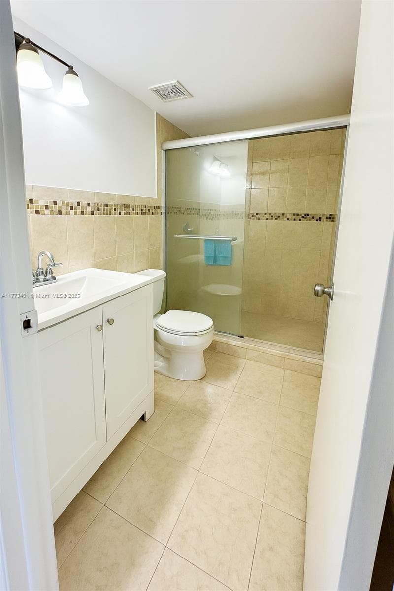 800 NE 199th St # 105D, Miami, FL 33179 — zdjęcie 5