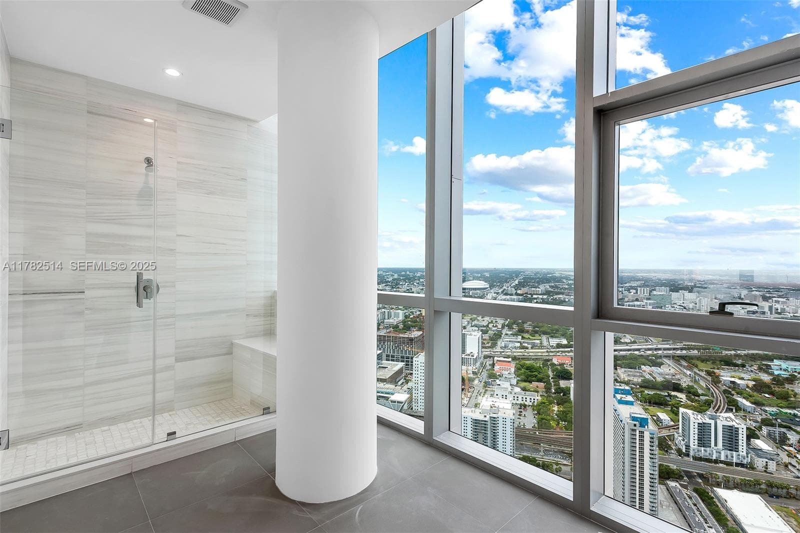 851 NE 1st Ave # PH 5500, Miami, FL 33132 — zdjęcie 2