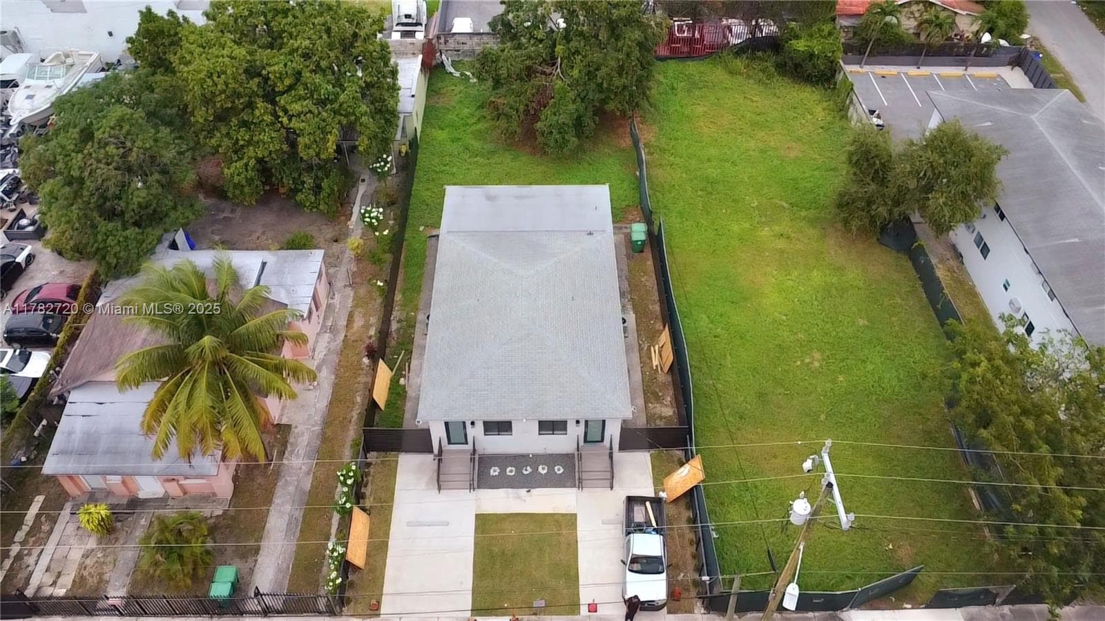 683 & 681 & 679 NW 30th St, Miami, FL 33127 — zdjęcie 2