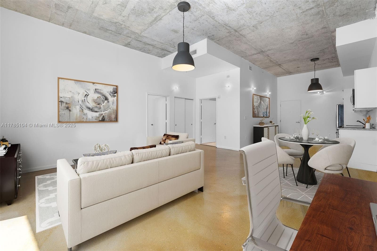2001 Meridian Ave # 412, Miami Beach, FL 33139 — zdjęcie 2