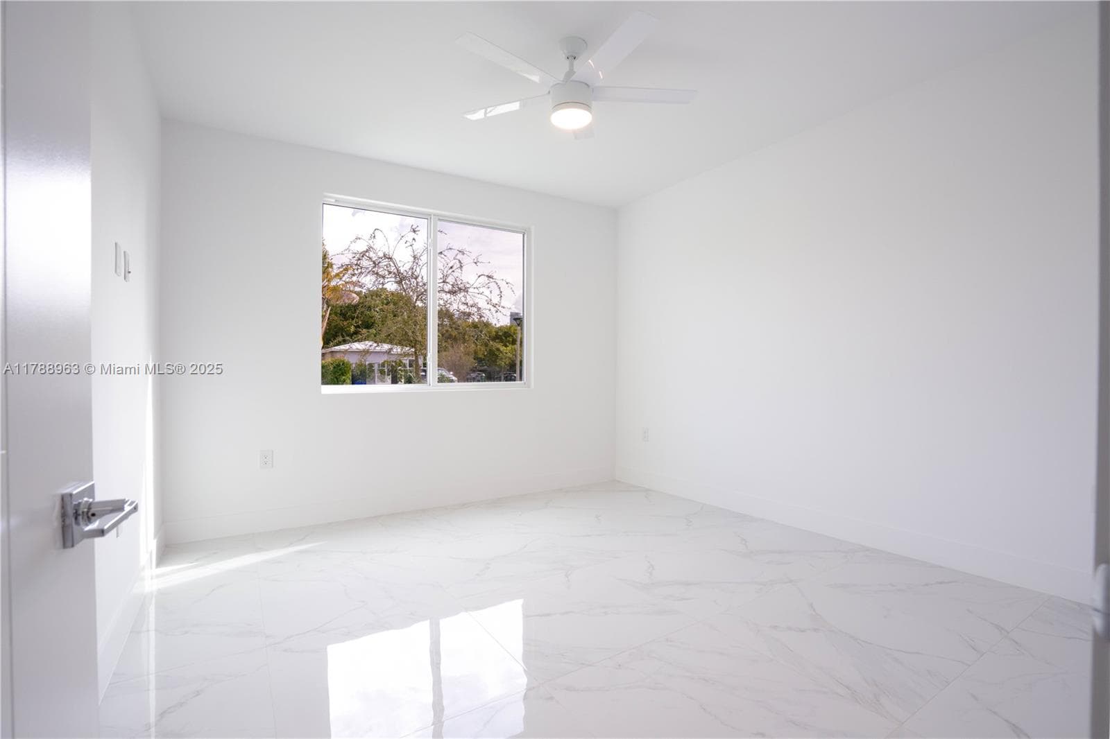 910 SW 24th Rd, Miami, FL 33129 — zdjęcie 5