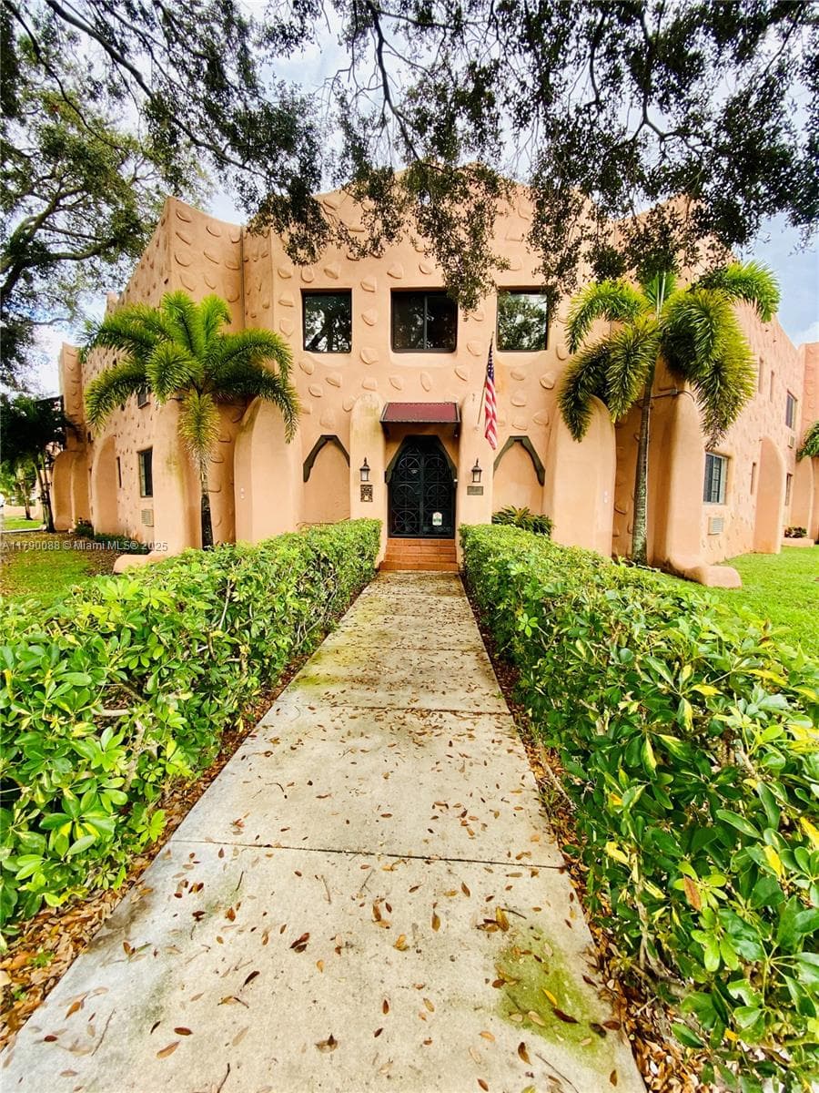 200 Azure Way, Miami Springs, FL 33166
