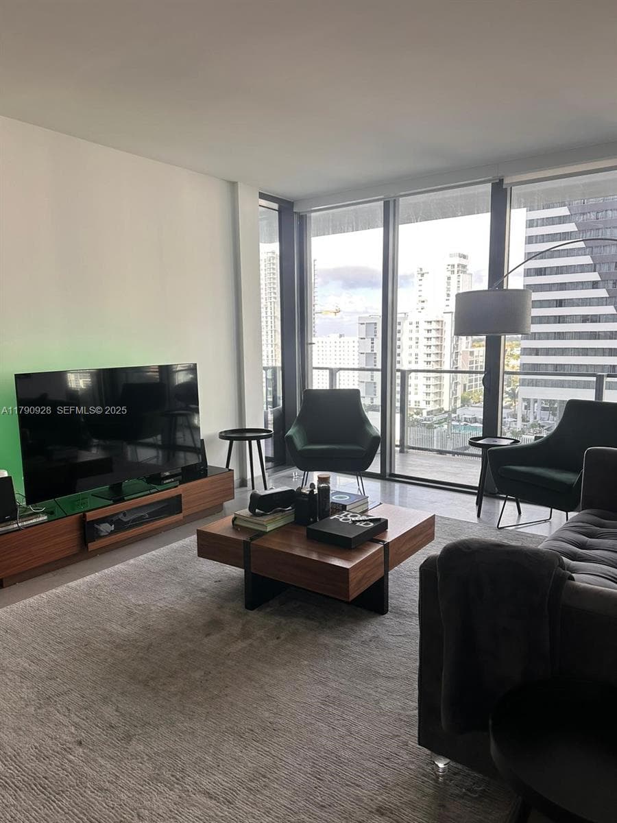 88 SW 7th St # 810, Miami, FL 33130 — zdjęcie 3