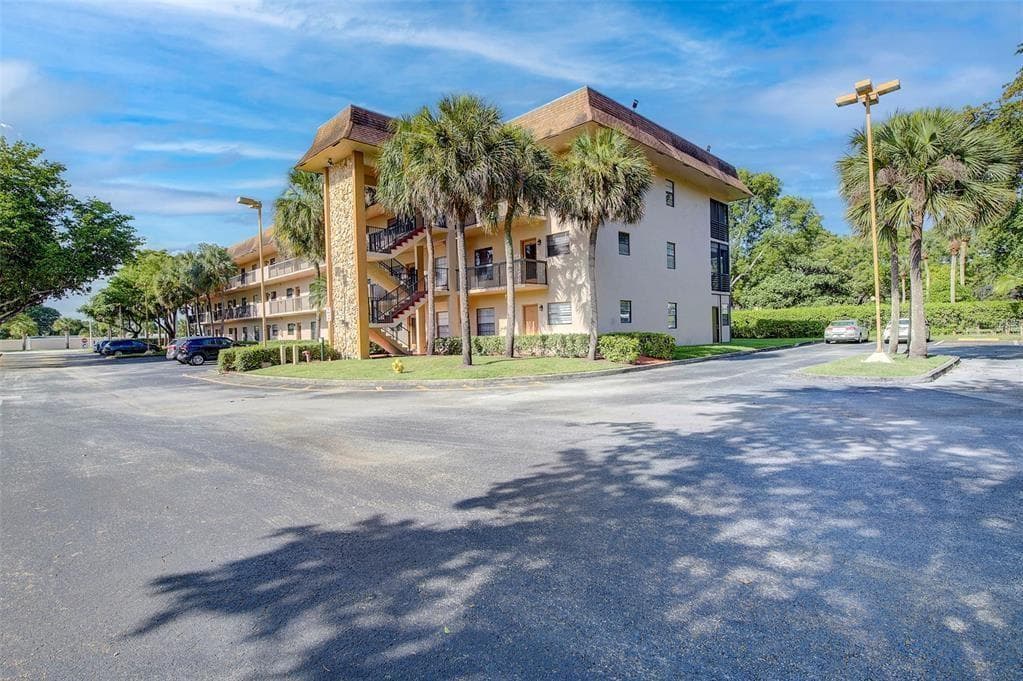 6095 N Sabal Palm Boulevard # 212, Tamarac, FL 33319 — zdjęcie 2