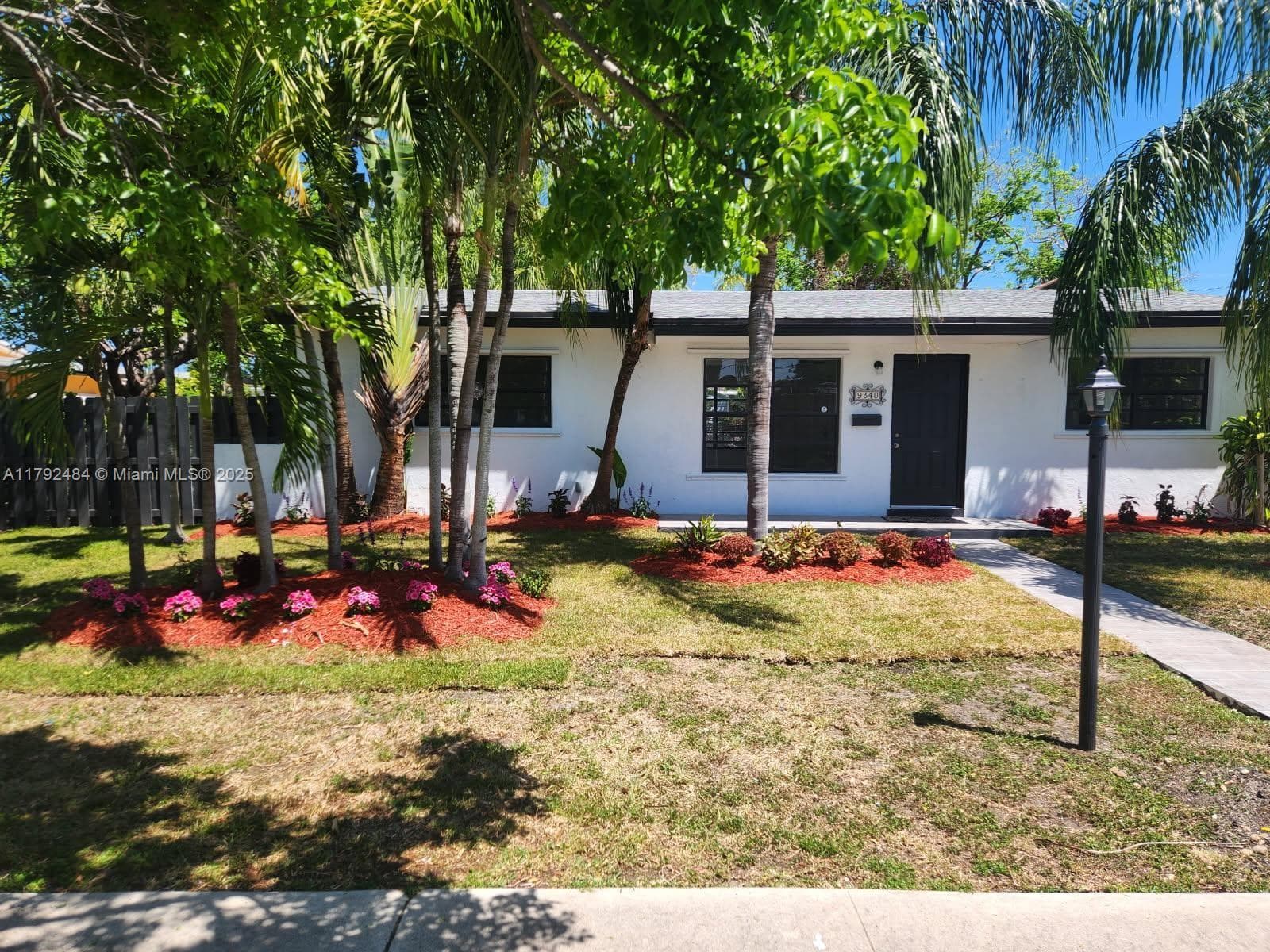 9340 Martinique Dr, Cutler Bay, FL 33189 — zdjęcie 2