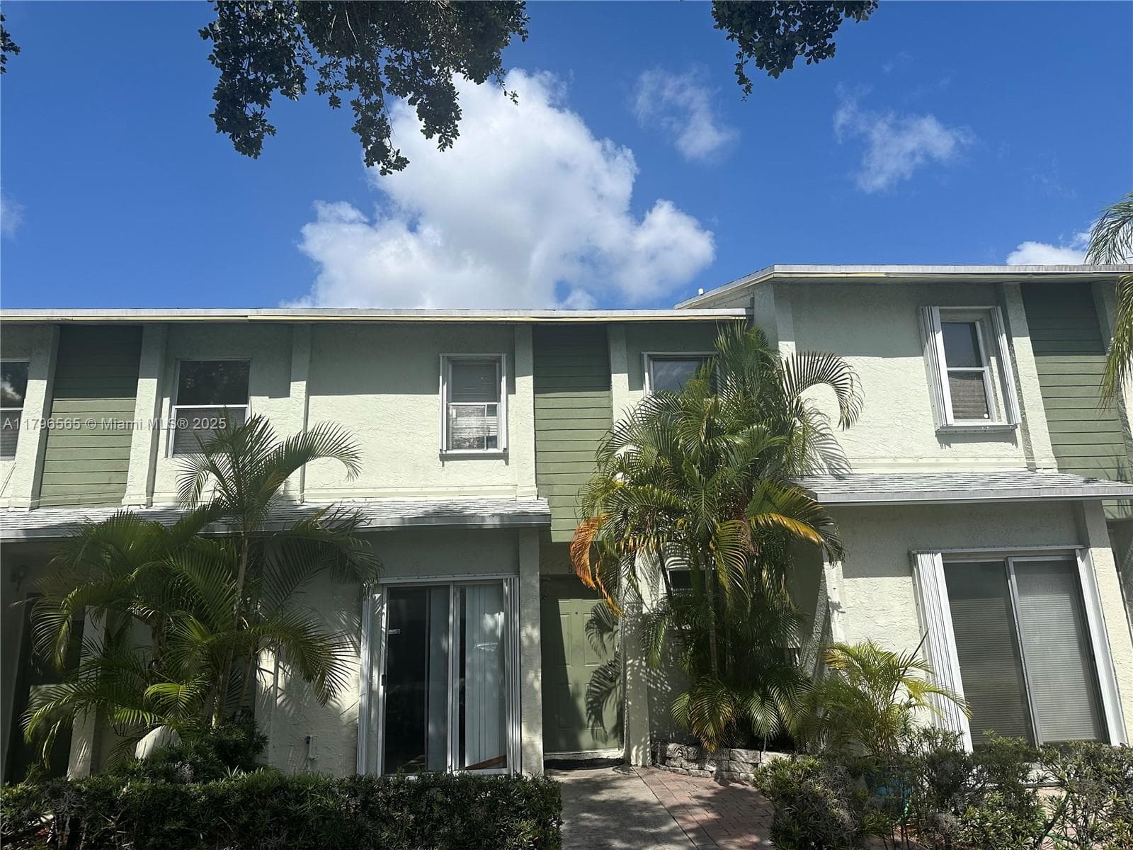 878 Crystal Lake Dr, Deerfield Beach, FL 33064