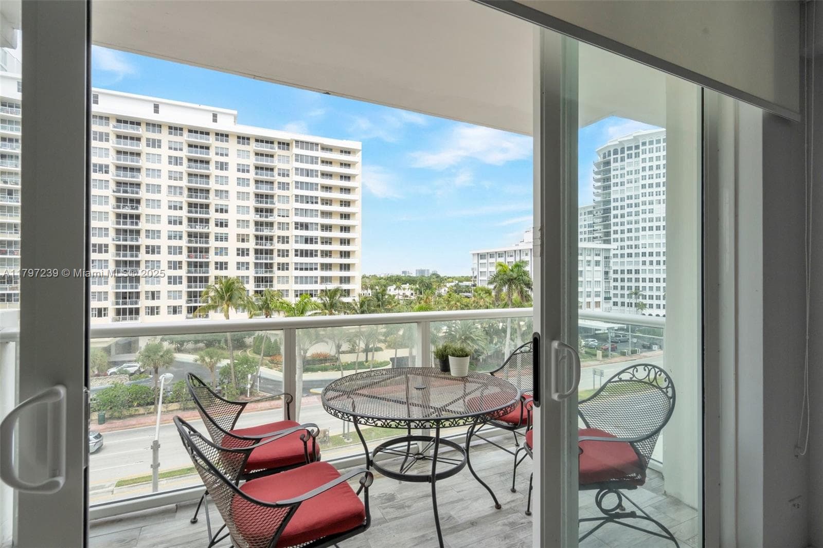 5601 Collins Ave # 615, Miami Beach, FL 33140 — zdjęcie 2