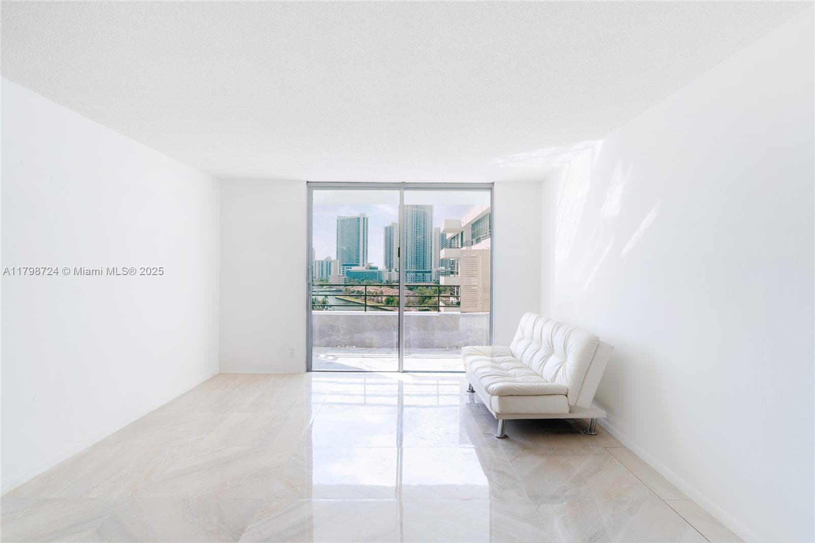 500 Three Islands Blvd # 801, Hallandale Beach, FL 33009 — zdjęcie 4