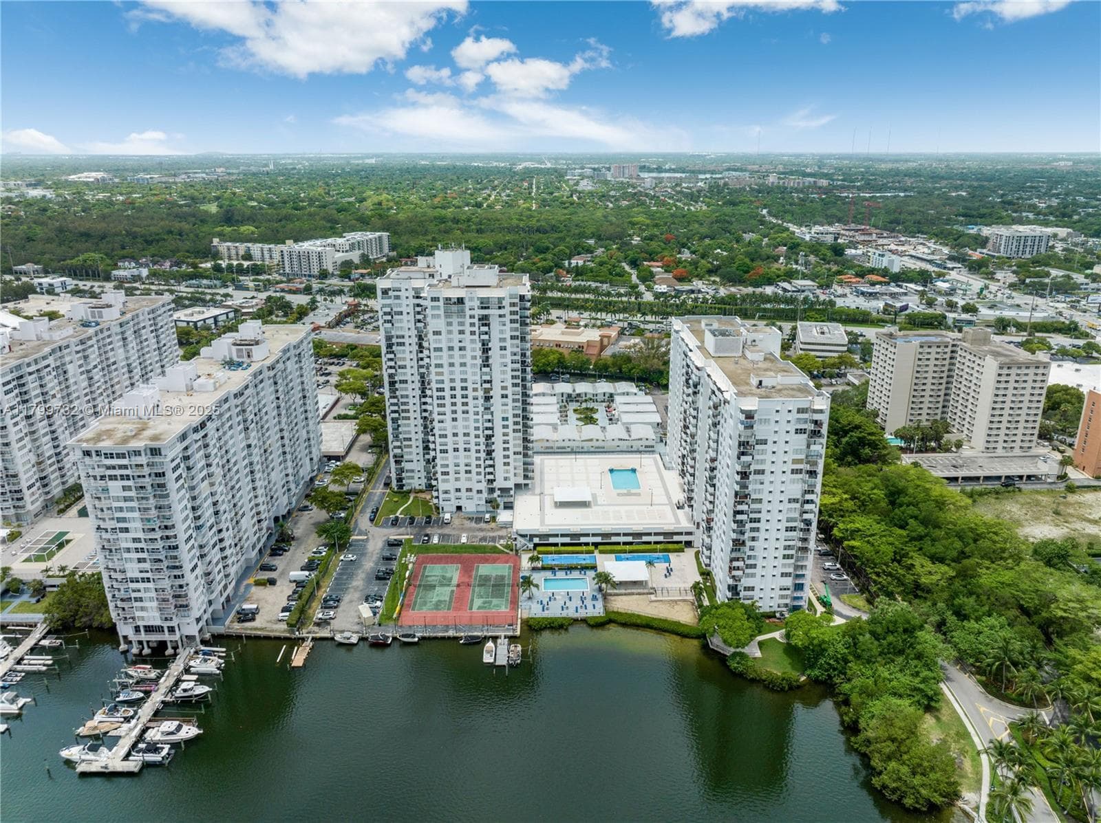 2750 NE 183rd St # 504, Aventura, FL 33160 — zdjęcie 2