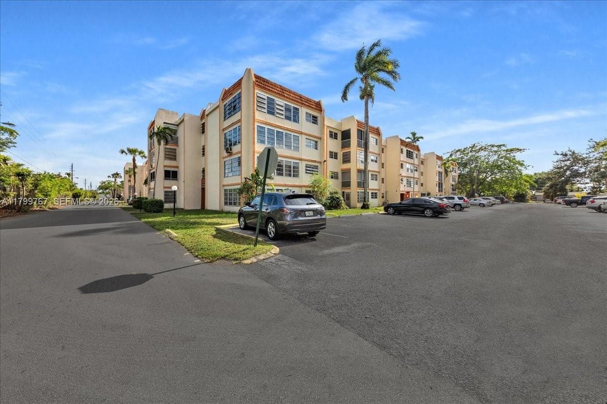 2451 NW 41st Ave # 304, Lauderhill, FL 33313 — zdjęcie 2