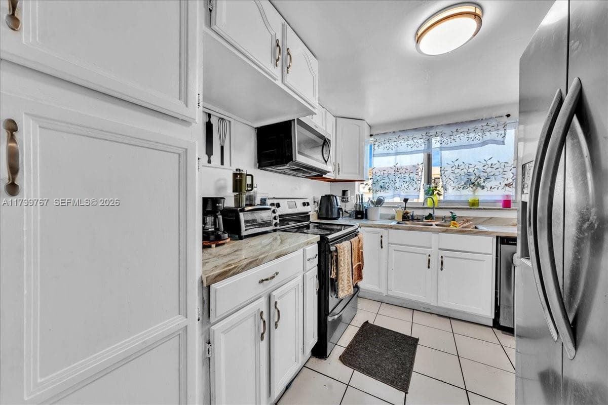 2451 NW 41st Ave # 304, Lauderhill, FL 33313