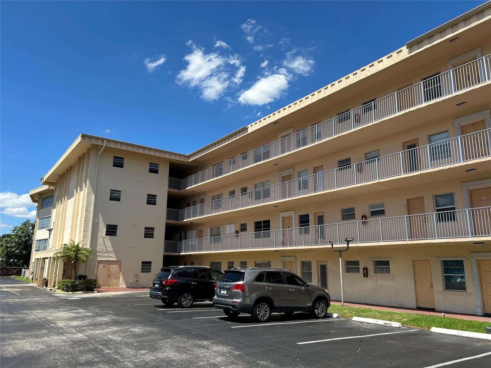 4191 NW 41st Street # 312, Lauderdale Lakes, FL 33319 — zdjęcie 4