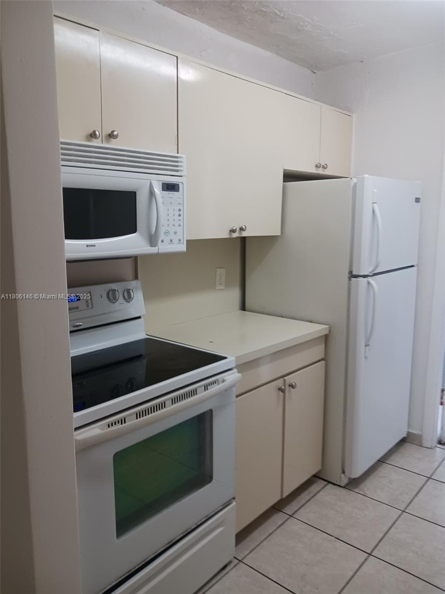2700 NE 135th St # 30, North Miami, FL 33181 — zdjęcie 3