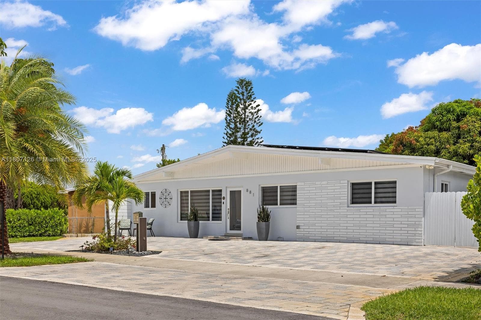 881 NW 177th Ter, Miami Gardens, FL 33169 — zdjęcie 2