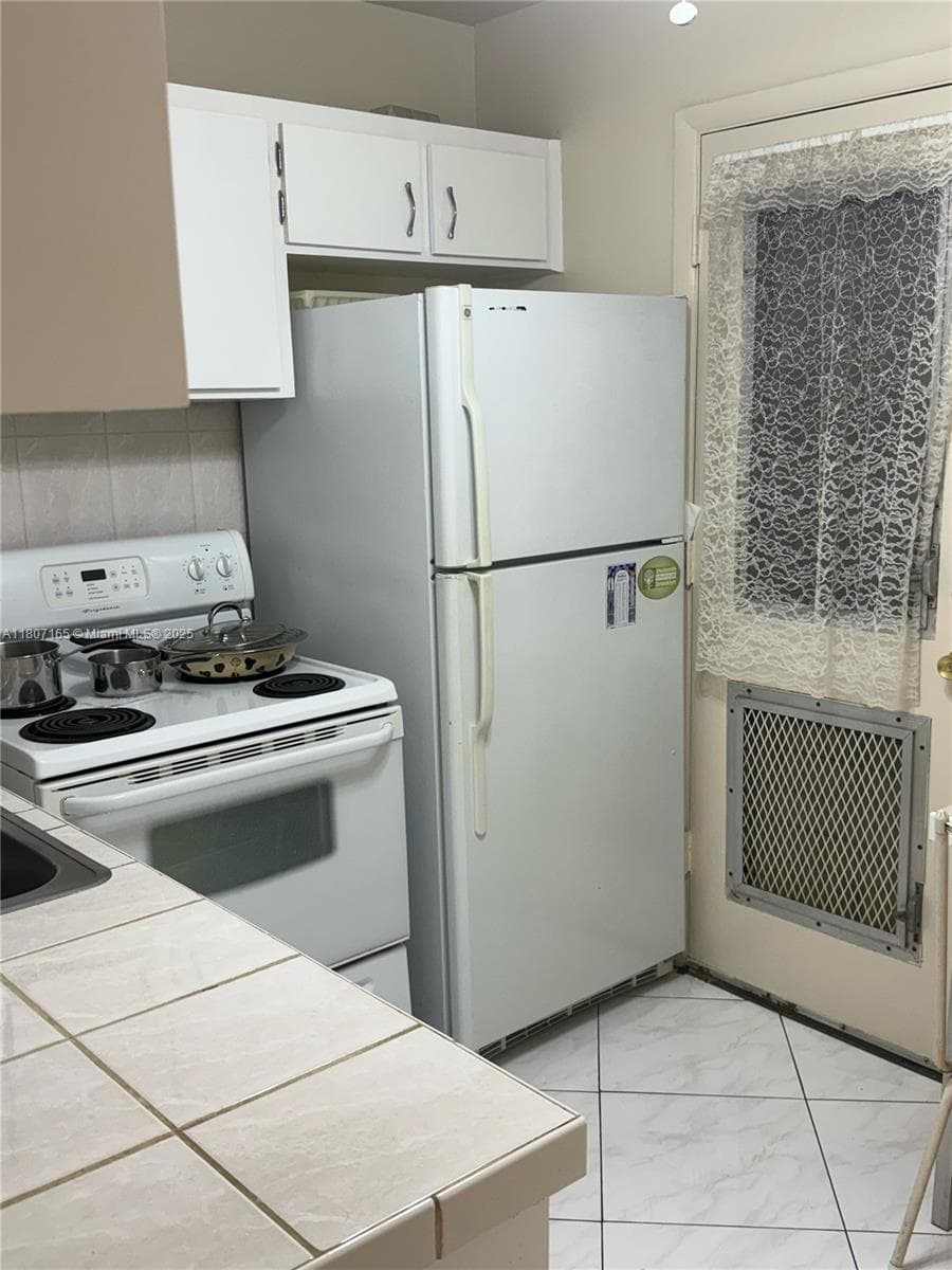 1395 NE 167th St # 203, Miami, FL 33162 — zdjęcie 4
