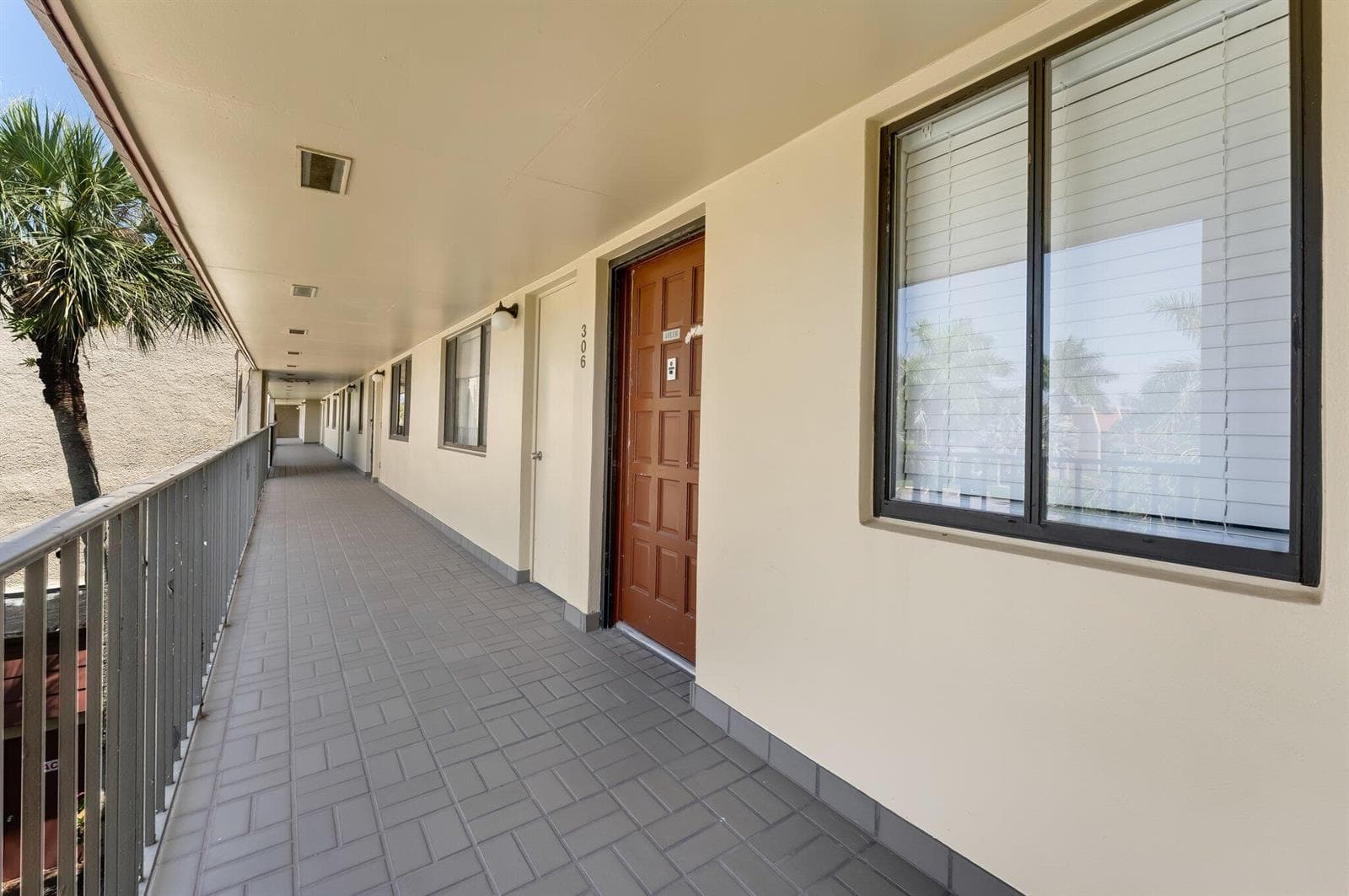 4489 Luxemburg Court # 306, Lake Worth, FL 33467 — zdjęcie 3